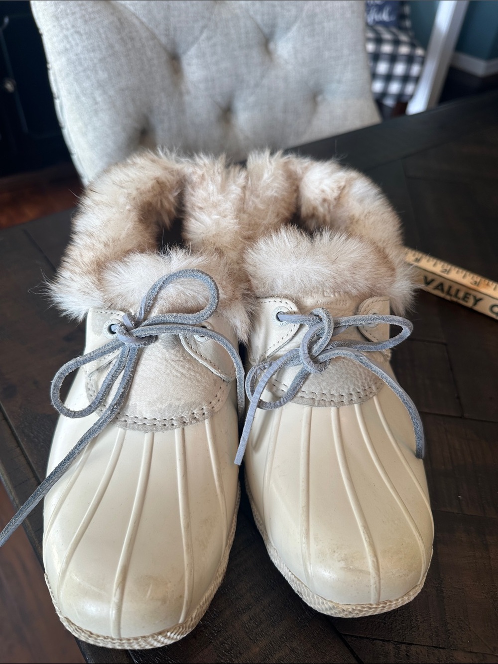 Sperry Women’s cream and baby blue/ gray Cream Faux-Fur Duck Boots worn twice